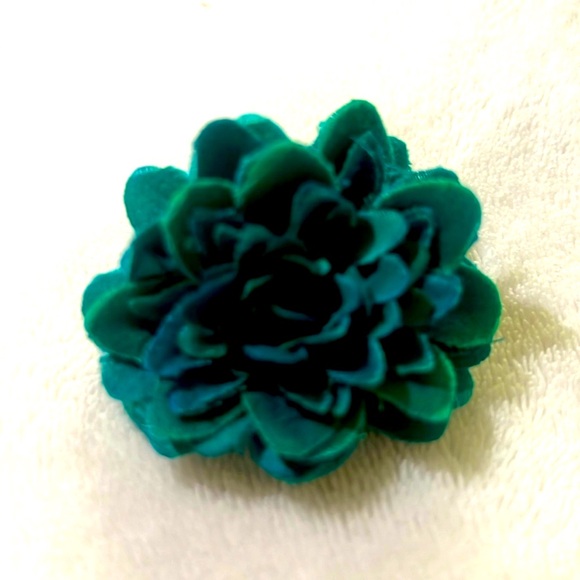 Flower Clips /Gren and Blue.. - Picture 2 of 5
